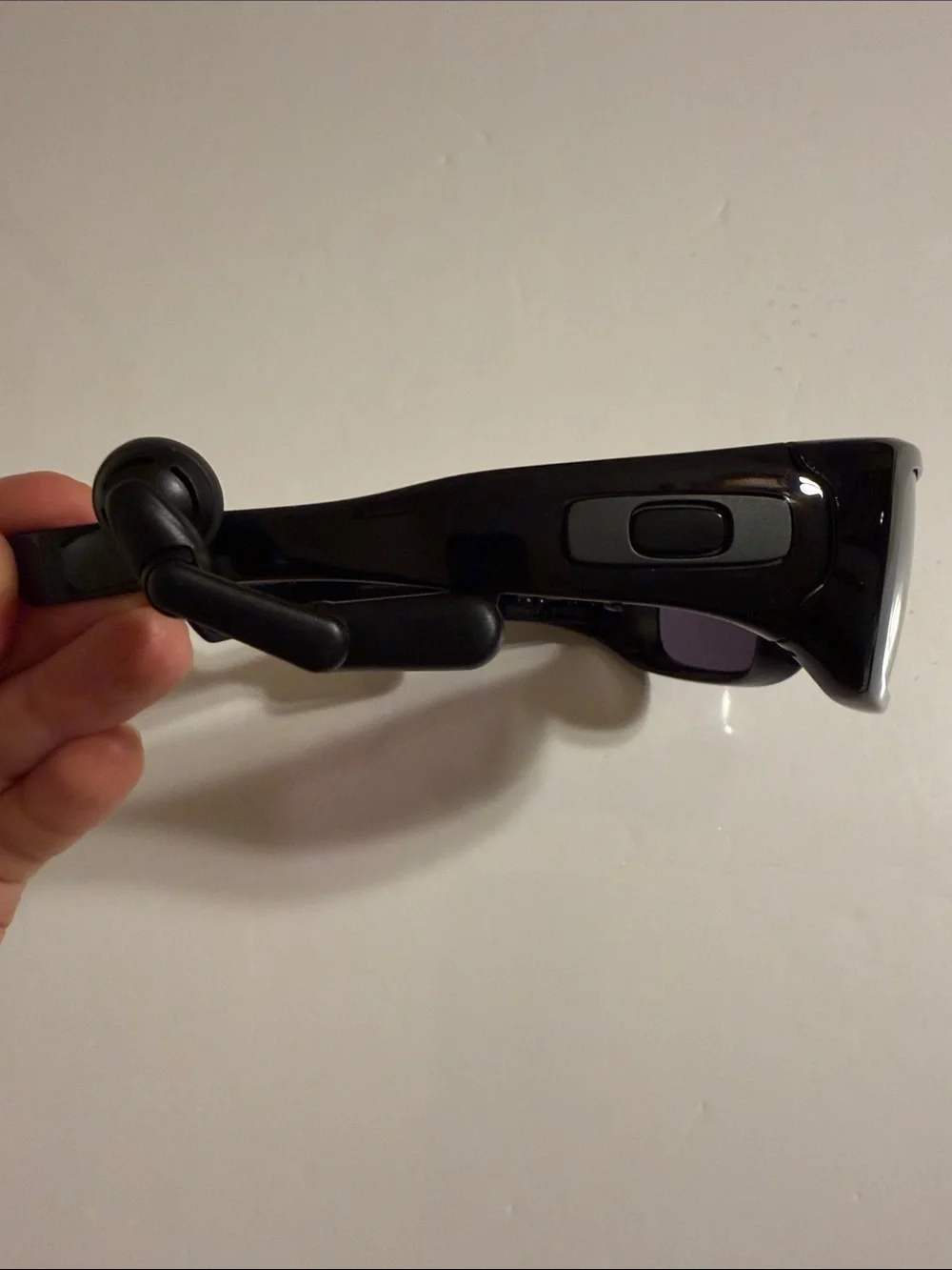 Oakley THUMP Earphones Sunglasses 2GB with Protective Storage Case. Singapore